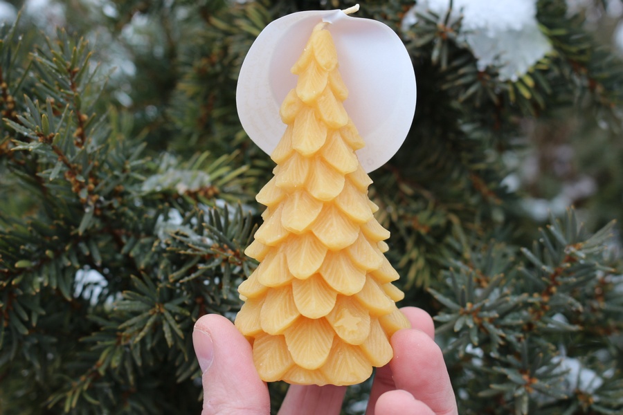 Beeswax Festive candle photo